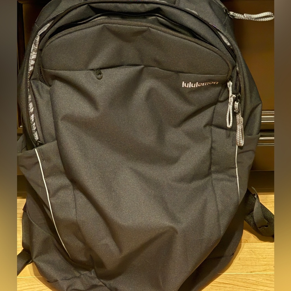 lululemon athletica Triple Zip Tech Canvas 28L (Unisex)